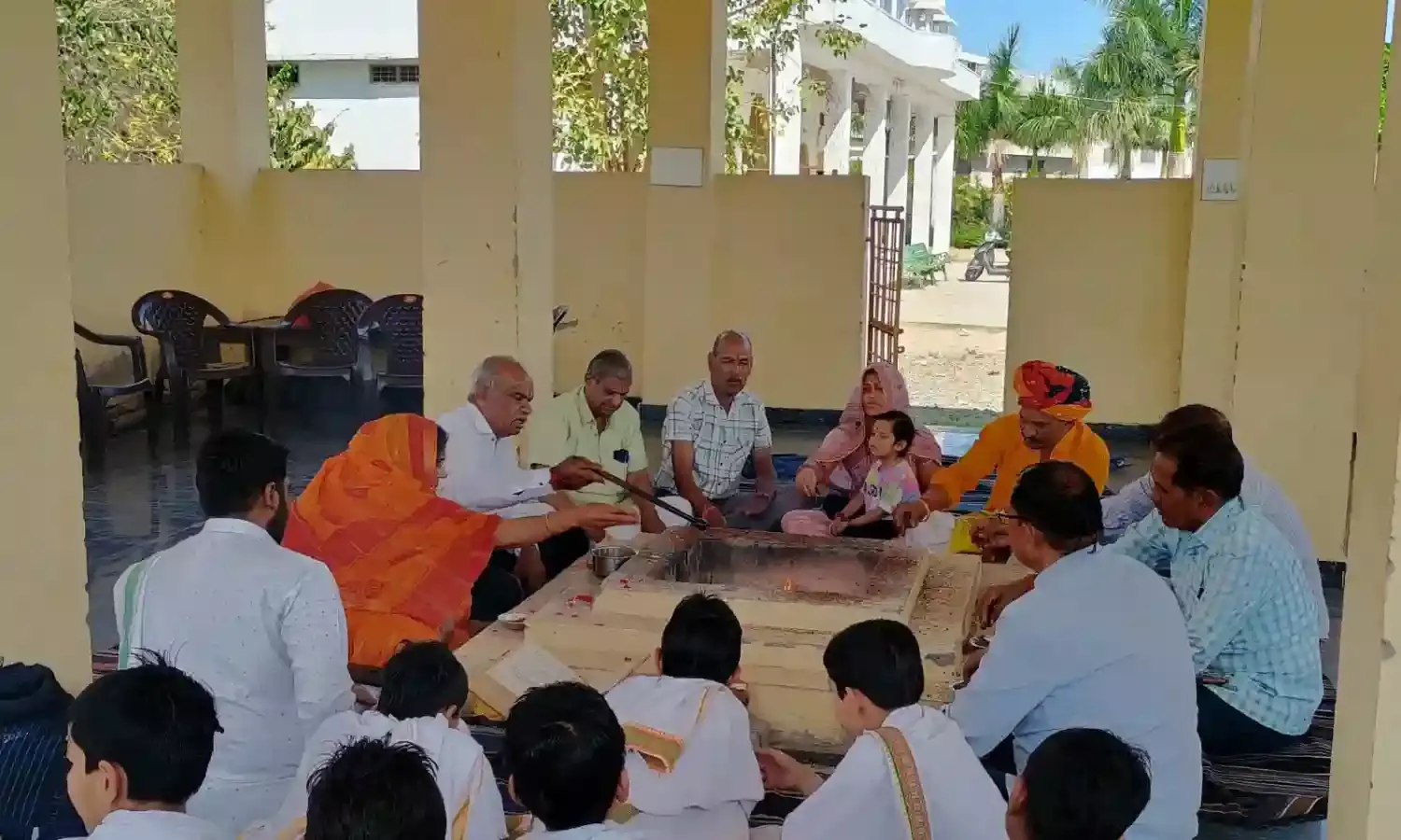 ऋष्य श्रृंग संस्थान में यज्ञ अनुष्ठान से नवरात्रि समापन ऋष्य श्रृंग संस्थान में यज्ञ अनुष्ठान से नवरात्रि समापन