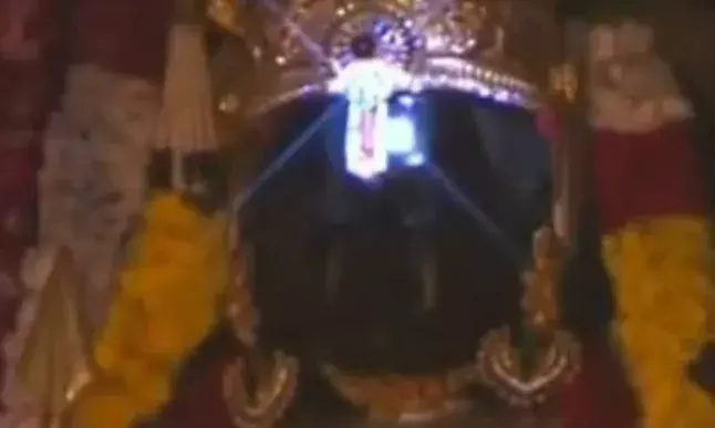 अयोध्या में रामलला का दिव्य सूर्य तिलक: 4 मिनट तक ललाट पर चमकीं किरणें, 10 लाख भक्तों ने किए दर्शन