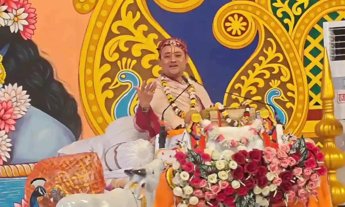 सेवादारों का सम्मान ही सौभाग्य का द्वार, प्रकृति लगाती है नियमों के उल्लंघन पर जुर्माना - संत राधाकृष्ण महाराज सेवादारों का सम्मान ही सौभाग्य का द्वार, प्रकृति लगाती है नियमों के उल्लंघन पर जुर्माना - संत राधाकृष्ण महाराज