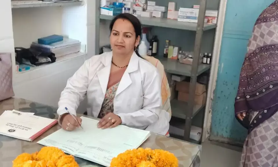 लीला माली ने मुंशी सामुदायिक स्वास्थ्य केंद्र में संभाला CHO का पदभार