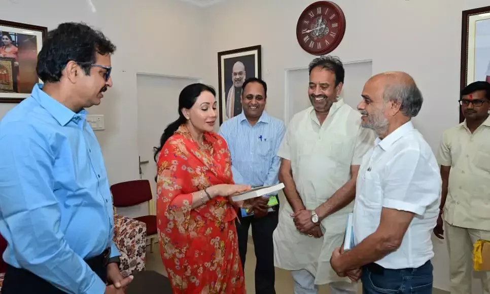 श्री शिव महापुराण कथा आयोजन समिति के पदाधिकारियों ने की मुलाकात