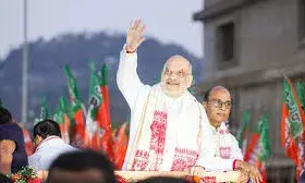 रोड शो में गरजे अमित शाह, असम में 90 से ज्यादा सीटों का किया दावा