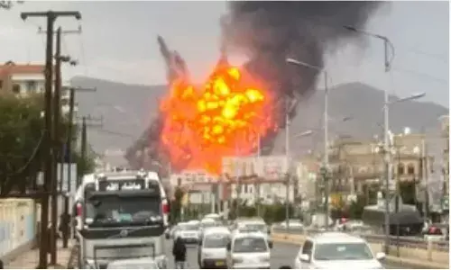 अमेरिका-इजरायल-ईरान संघर्ष में यमन की एंट्री, हूतियों ने इजरायल पर दागीं बैलिस्टिक मिसाइलें अमेरिका-इजरायल-ईरान संघर्ष में यमन की एंट्री, हूतियों ने इजरायल पर दागीं बैलिस्टिक मिसाइलें