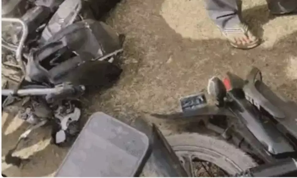 बाइकों की आमने-सामने भिड़ंत, 3 युवकों की मौत, 1 गंभीर बाइकों की आमने-सामने भिड़ंत, 3 युवकों की मौत, 1 गंभीर