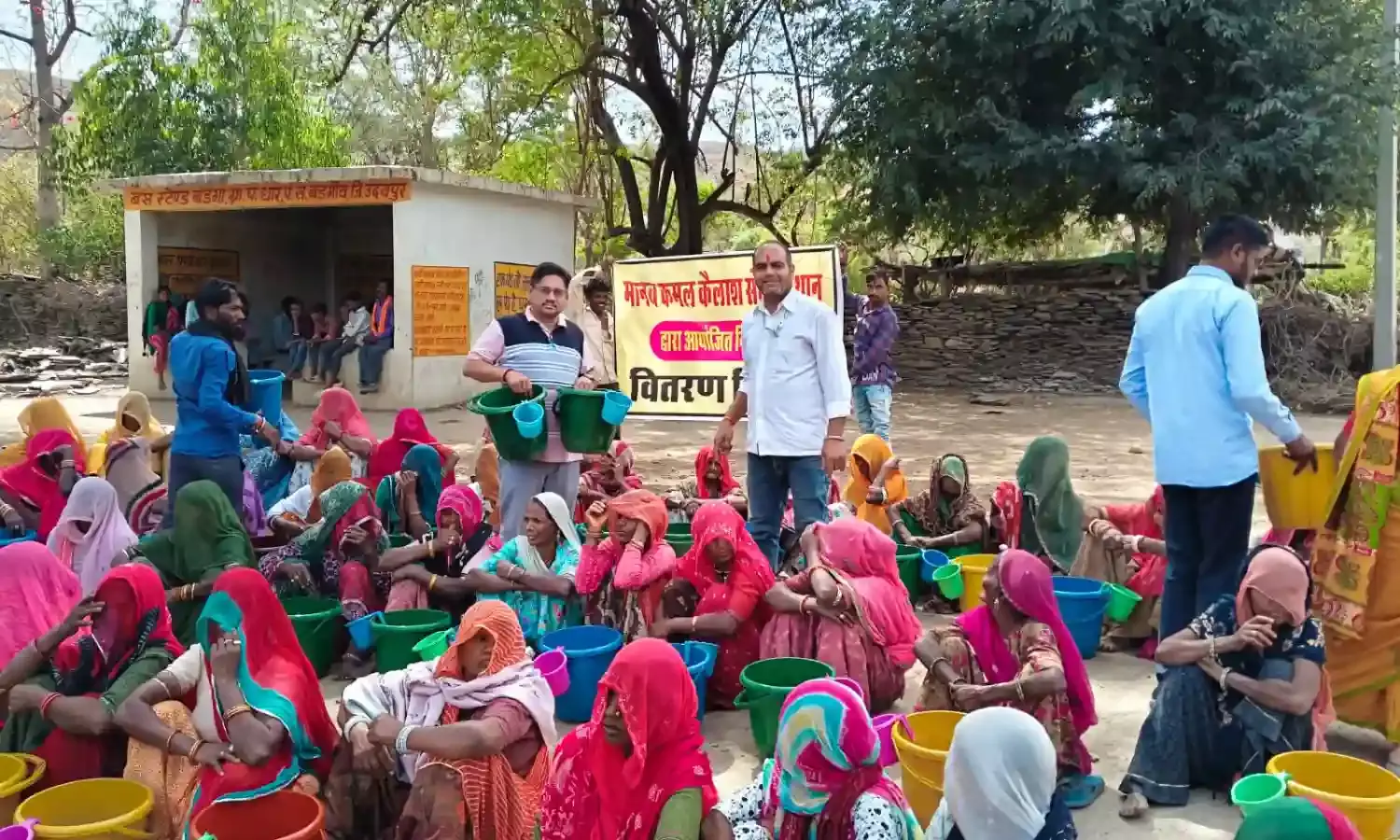 बडंगा में मानव सेवा का सराहनीय पहल: राहत सामग्री वितरण शिविर आयोजित