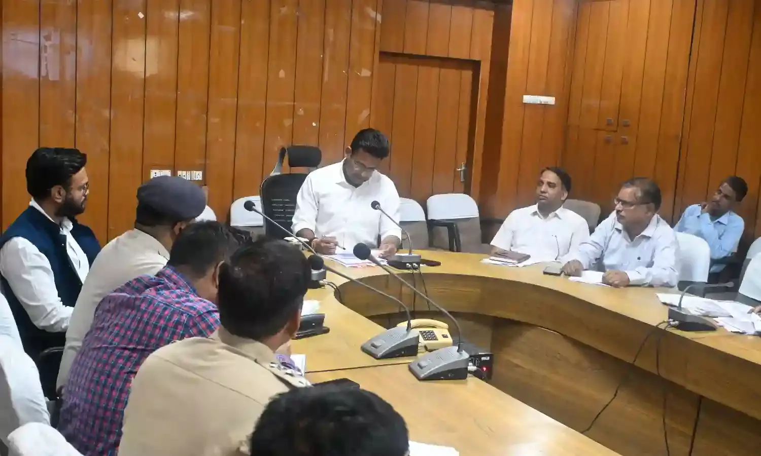 जिला सड़क सुरक्षा समिति की बैठक आयोजित,अवैध वाहनों की नियमित जांच के निर्देश जिला सड़क सुरक्षा समिति की बैठक आयोजित,अवैध वाहनों की नियमित जांच के निर्देश