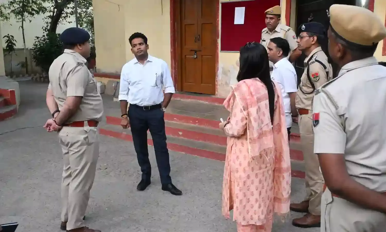 जिला कलक्टर ने किया जिला कारागृह का निरीक्षण जिला कलक्टर ने किया जिला कारागृह का निरीक्षण