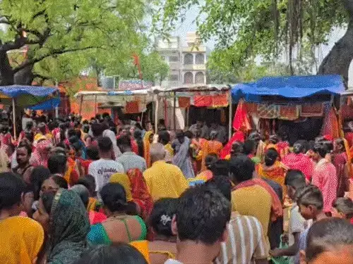 मघड़ा शीतलाष्टमी मंदिर में मची भगदड़ 9 की मौत, इनमें 8 महिलाएं मघड़ा शीतलाष्टमी मंदिर में मची भगदड़ 9 की मौत, इनमें 8 महिलाएं