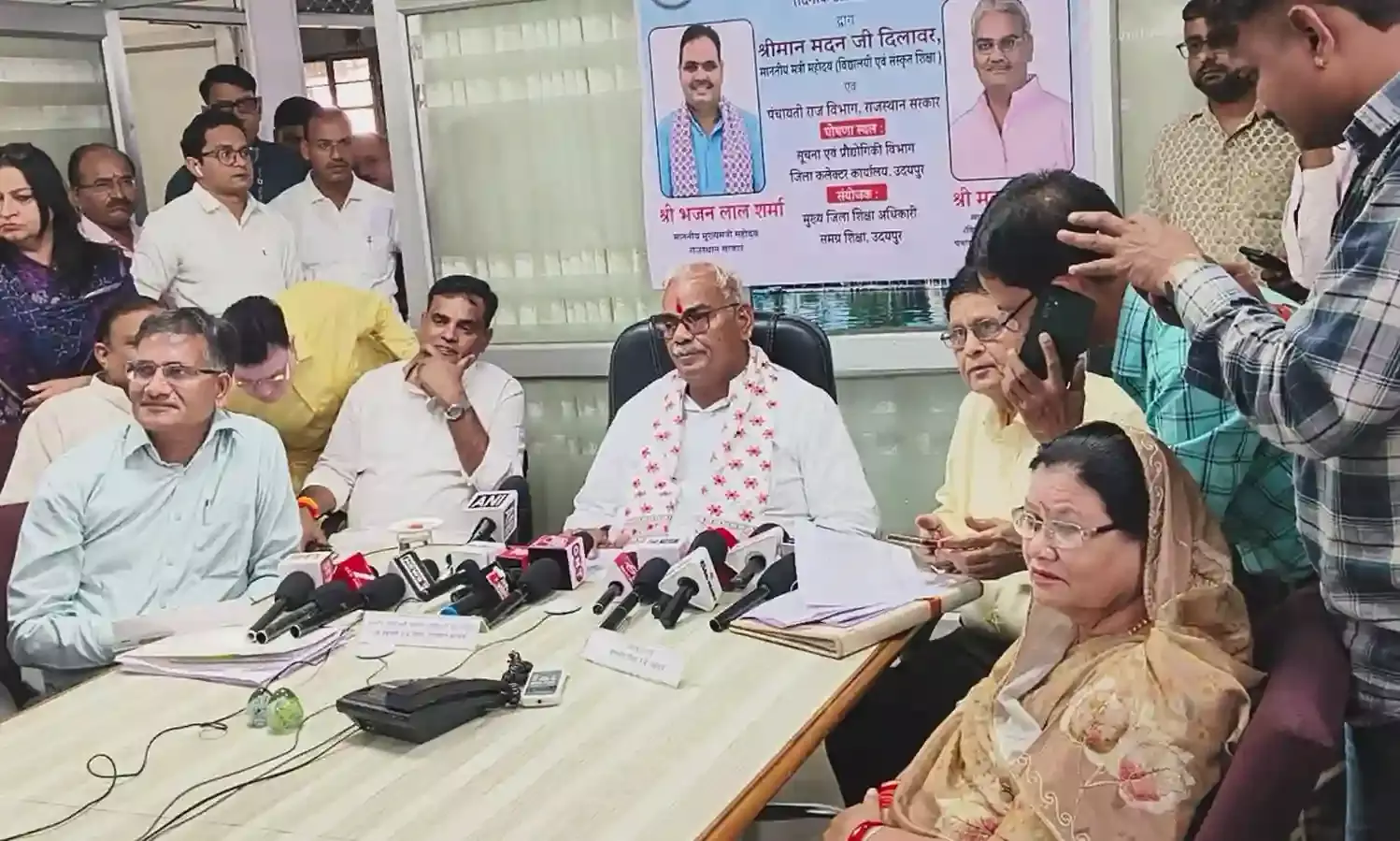 विज्ञान, कला और वरिष्ठ उपाध्याय में छात्राओं ने मारी बाजी, कॉमर्स में छात्र रहे अव्वल