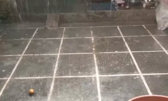 चांदरास में बदला मौसम, बारिश के साथ गिरे ओले