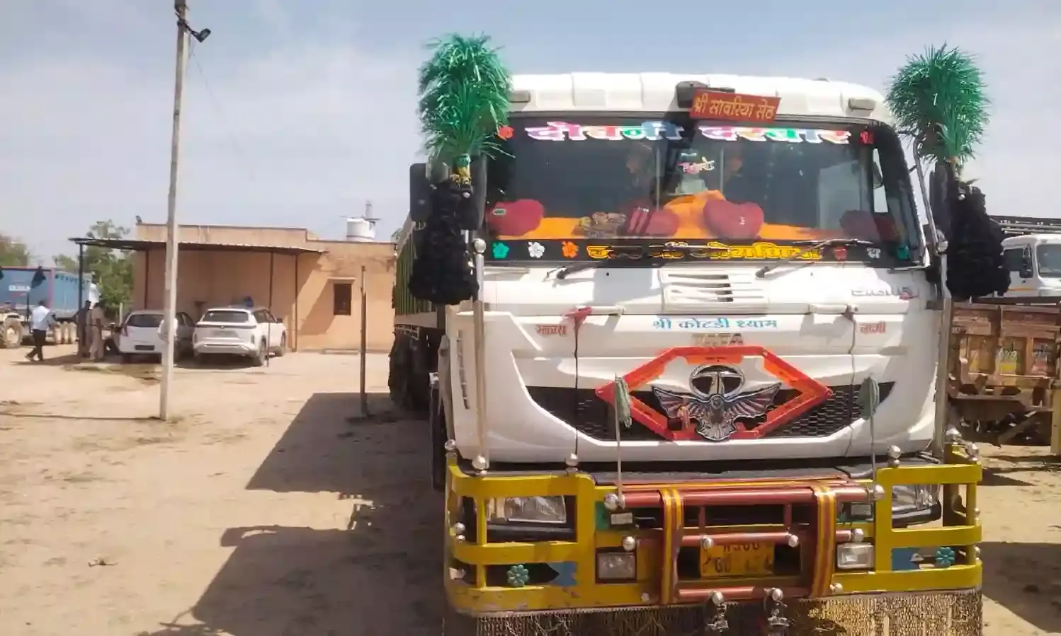 अवैध बजरी खनन पर पुलिस की कार्रवाई: 1 ट्रेलर व 5 ट्रैक्टर-ट्रॉली जब्त