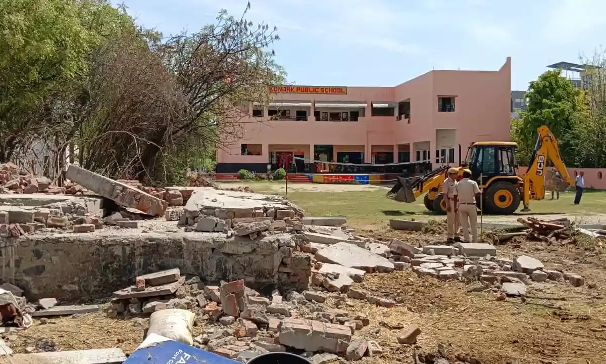 ज्योति नगर में स्कूल द्वारा कब्जाई 3 करोड़ की बेशकीमती जमीन मुक्त, निगम का चला पीला पंजा