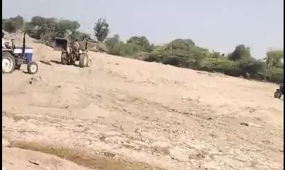 लसाड़िया के पास दिन-रात चल रहा बजरी का अवैध खनन, ग्रामीणों में भारी आक्रोश, प्रशासन से सख्त कार्रवाई की गुहार