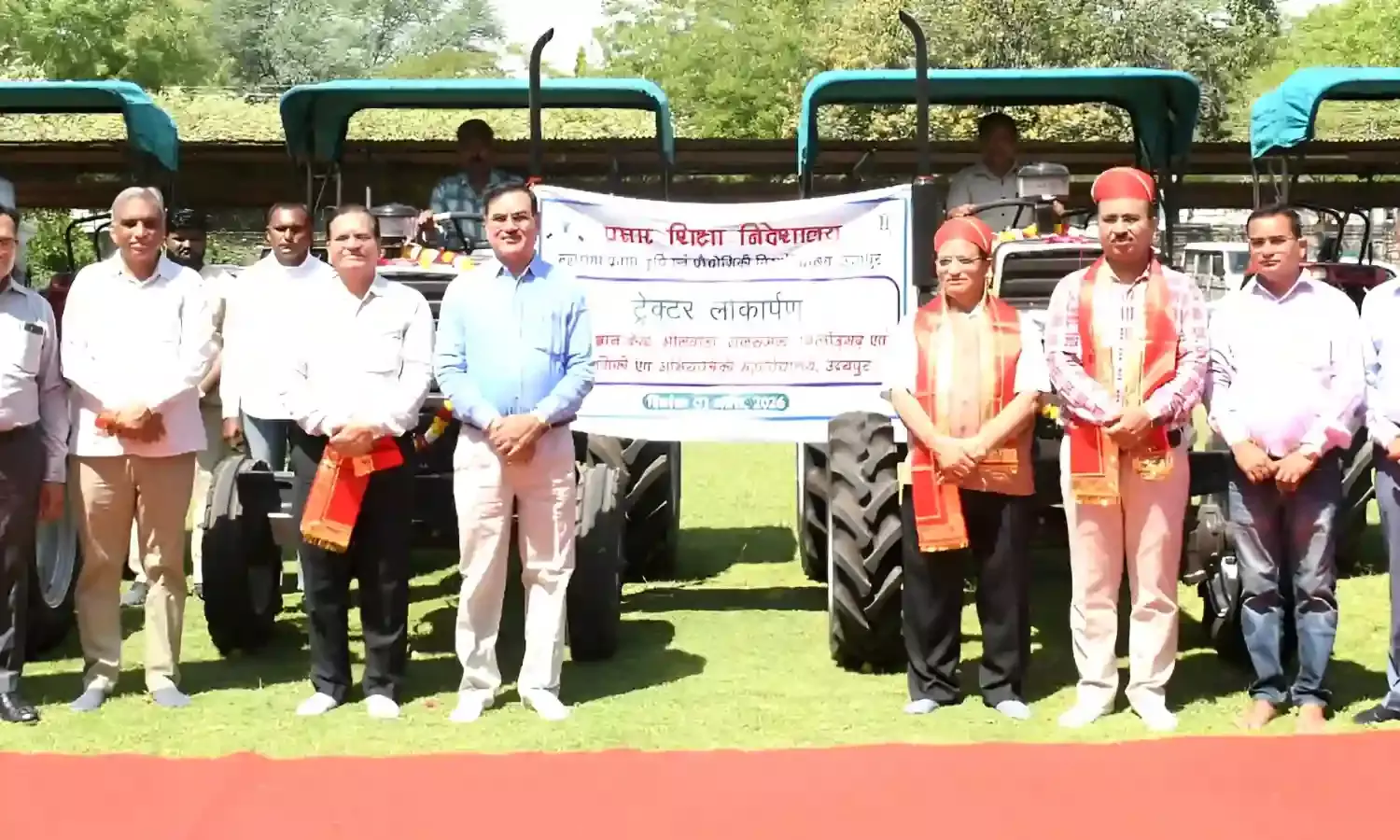 कुलगुरू ने लोकार्पण कर केवीके को सौंपा ट्रैक्टर