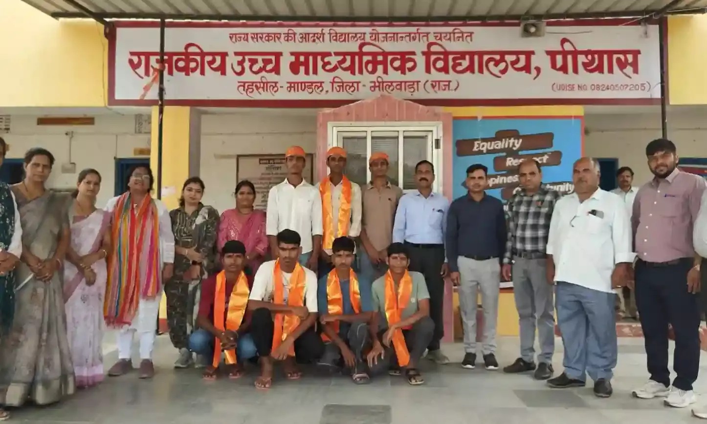 पीथास में मेधावी विद्यार्थियों का विद्यालय परिवार ने किया भव्य अभिनंदन