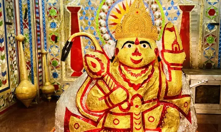 सिंदरी के बालाजी को चढ़ा स्वर्ण चोला, हनुमान जन्मोत्सव पर उमड़ा आस्था का सैलाब