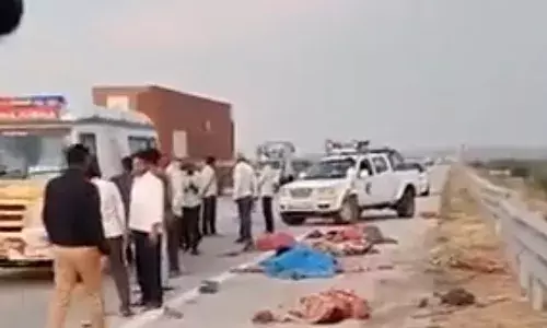 भीषण सड़क हादसा, ट्रक की टक्कर से 8 महिला मजदूरों की मौत