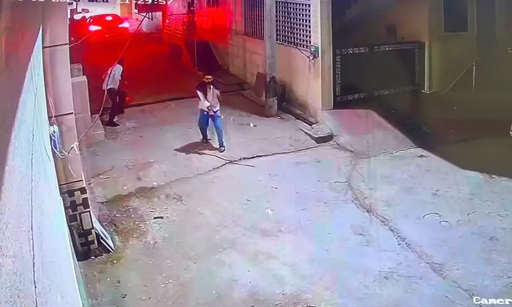 सरियों से वार कर सोने की चेन और नकदी लूटी, जान से मारने की धमकी