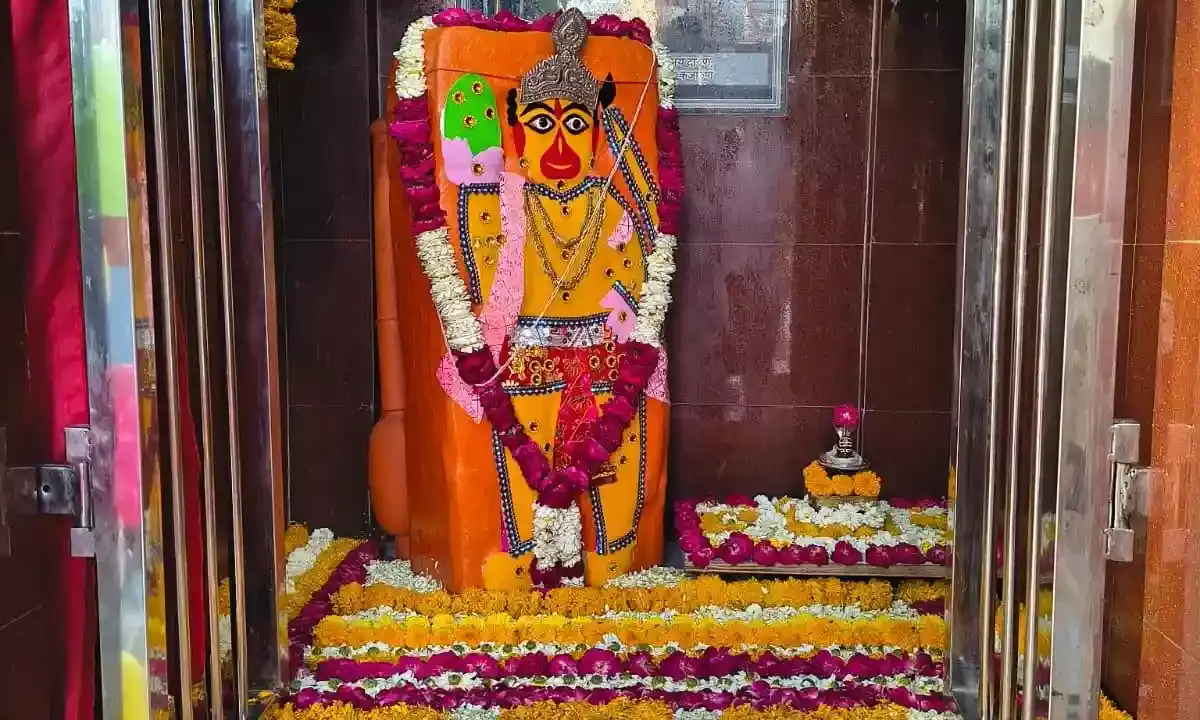 हर्षोल्लास के साथ बनाया हनुमान जन्मोत्सव, किया अखाड़ा प्रदर्शन तो भजनों पर झूमे श्रद्धालु