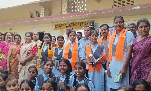 प्रतिभावान छात्राओं का सम्मान: बोर्ड परीक्षा में रहा शत-प्रतिशत परिणाम