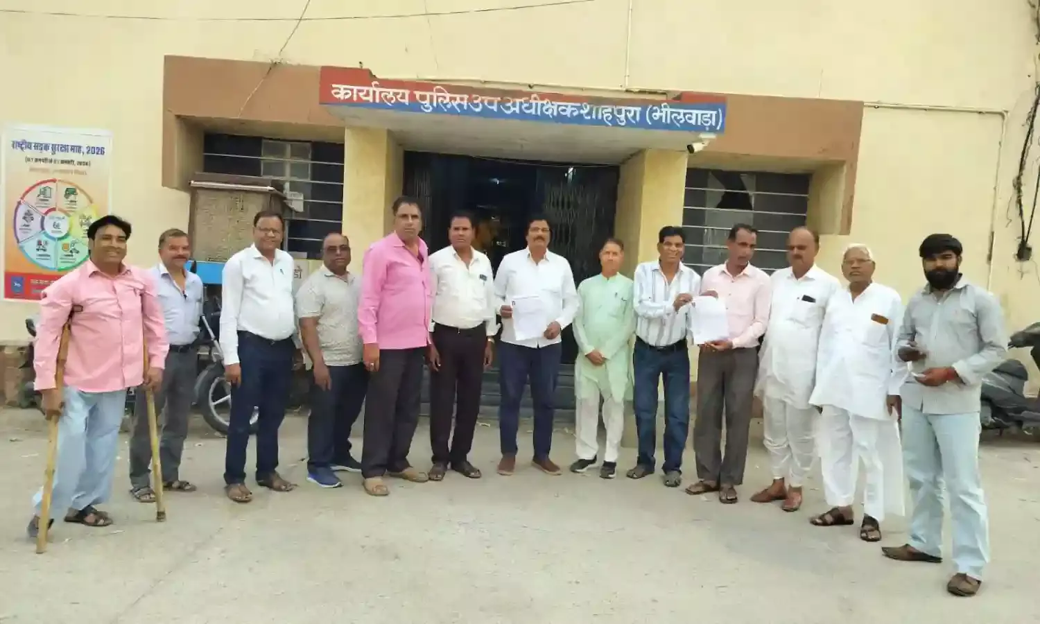 नगर पालिका की हठधर्मिता के खिलाफ अंबेडकर विचार मंच ने खोला मोर्चा, एसडीएम को सौंपा ज्ञापन