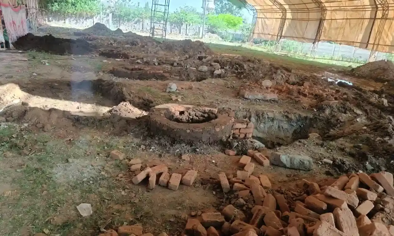 श्री शिव महापुराण कथा के लिए प्रतिदिन भण्डारे में 12 भट्टियों पर लकड़ियों से सुबह-शाम बनेगा 20 हजार भक्तों का भोजन