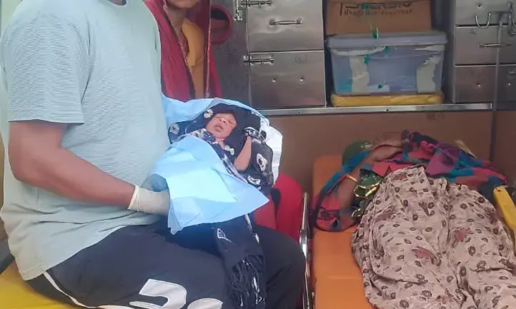 रास्ते में गूंजी किलकारी: 108 एम्बुलेंस में सुरक्षित प्रसव, जच्चा-बच्चा स्वस्थ