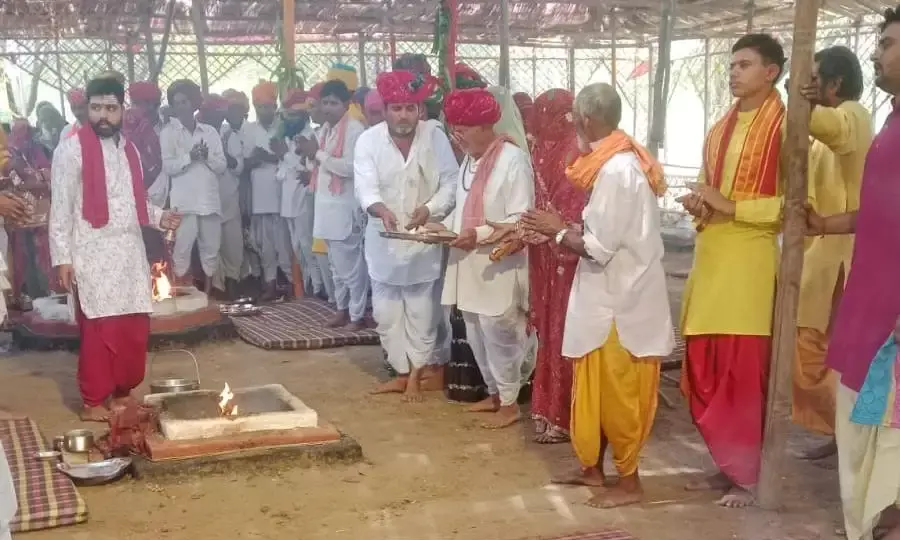 नोहरा में 21 कुंडात्मक श्री विष्णु महायज्ञ की पूर्णाहुति, बेवाणों को दी गई विदाई नोहरा में 21 कुंडात्मक श्री विष्णु महायज्ञ की पूर्णाहुति, बेवाणों को दी गई विदाई