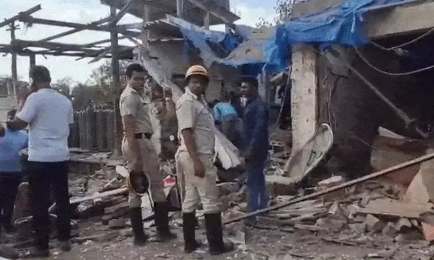 गैस रीफिलिंग के दौरान फटे सिलेंडर, 4 की मौत, दहल उठा इलाका गैस रीफिलिंग के दौरान फटे सिलेंडर, 4 की मौत, दहल उठा इलाका