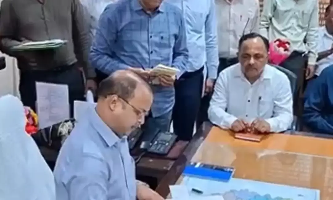 सीकर: नए जिला कलेक्टर आशीष मोदी ने संभाला कार्यभार, बोले- एजुकेशन सिटी में छात्रों के तनाव को दूर करना रहेगी प्राथमिकता
