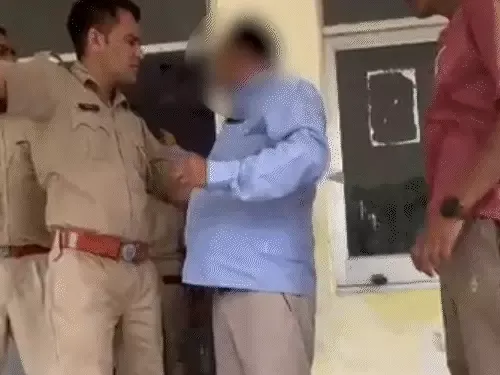 चोरी की रिपोर्ट लिखाने गई BJP महिला नेता से थाने में बदसलूकी, कांस्टेबल बोला- बाहर निकल जा, नहीं तो इलाज कर दूंगा चोरी की रिपोर्ट लिखाने गई BJP महिला नेता से थाने में बदसलूकी, कांस्टेबल बोला- बाहर निकल जा, नहीं तो इलाज कर दूंगा