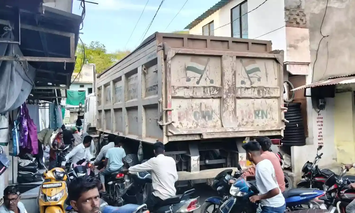 एमडीआर गुरला–मांडलगढ़ मार्ग पर आये दिन लगता है जाम, लोग परेशान