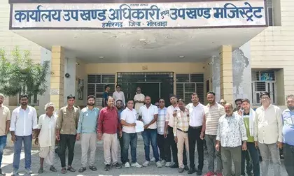 बसों का ठहराव नहीं,45 दिन में भी नहीं मिल रही गैस,वोटर लिस्ट पर भी उठे सवाल,एसडीओ को सौंपा ज्ञापन