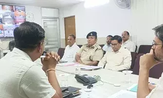 आबकारी आयुक्त नमित मेहता की दोटूक: 15 अप्रैल तक हर हाल में पूरा करें मदिरा दुकानों का बंदोबस्त, वित्तीय लक्ष्यों में कोताही बर्दाश्त नहीं आबकारी आयुक्त नमित मेहता की दोटूक: 15 अप्रैल तक हर हाल में पूरा करें मदिरा दुकानों का बंदोबस्त, वित्तीय लक्ष्यों में कोताही बर्दाश्त नहीं