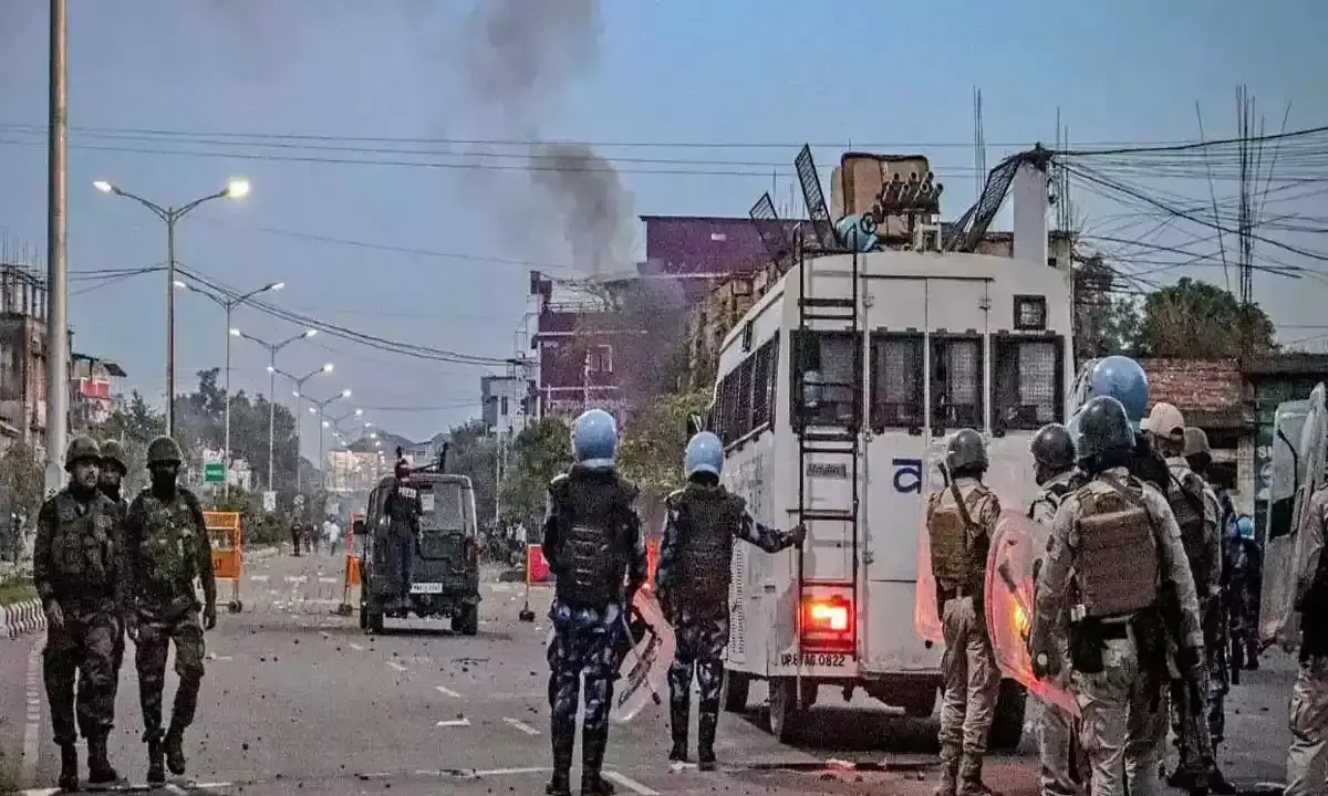 मणिपुर में फिर खूनी संघर्ष: कुकी उग्रवादियों के रॉकेट हमले में दो मासूमों की मौत, 5 जिलों में इंटरनेट बंद मणिपुर में फिर खूनी संघर्ष: कुकी उग्रवादियों के रॉकेट हमले में दो मासूमों की मौत, 5 जिलों में इंटरनेट बंद