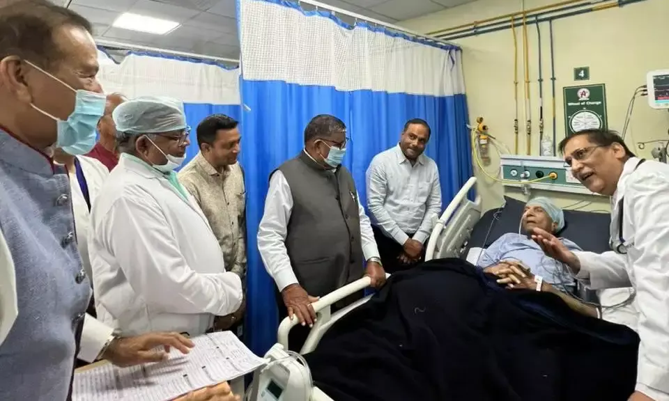 वरिष्ठ भाजपा नेता चोरडिय़ा से मिलने जीबीएच पहुंचे राज्यपाल कटारिया