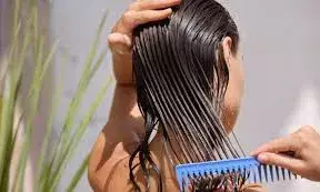 चिपके बालों से हैं परेशान? अपनाएं ये खास टिप्स, वापस लौट आएगा बालों का बाउंस और वॉल्यूम