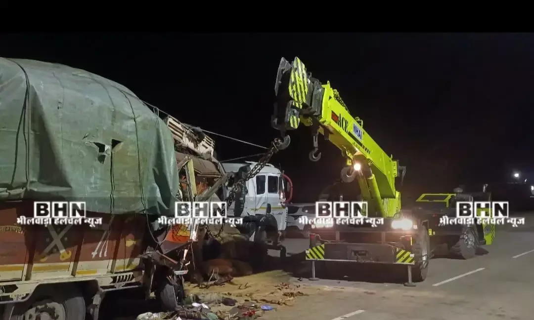 कोटा-चित्तौड़गढ़ हाईवे पर ट्रेलर से भिड़ा ट्रक, चित्तौड़गढ़ के दो युवकों की मौत कोटा-चित्तौड़गढ़ हाईवे पर ट्रेलर से भिड़ा ट्रक, चित्तौड़गढ़ के दो युवकों की मौत