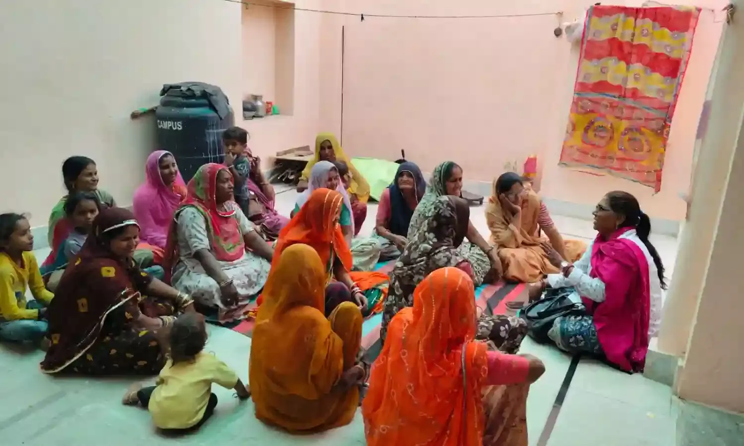 महिलाओं को एफएसटीपी के फायदों की दी जानकारी, स्वच्छता अपनाने का दिया संदेश