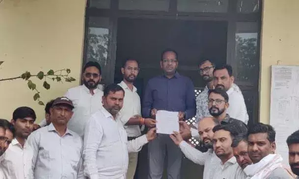 बिजौलियाँ: निजी स्कूल की मनमानी के खिलाफ अभिभावकों का हल्लाबोल, एसडीएम को सौंपा ज्ञापन