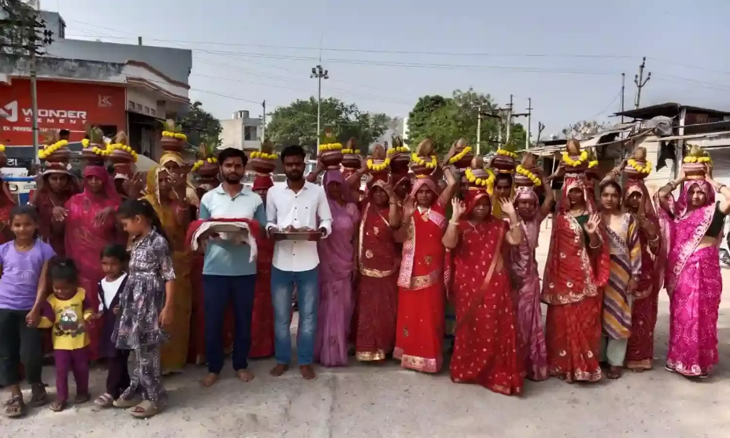 कलश यात्रा और श्रीमद् भागवत कथा का आयोजन