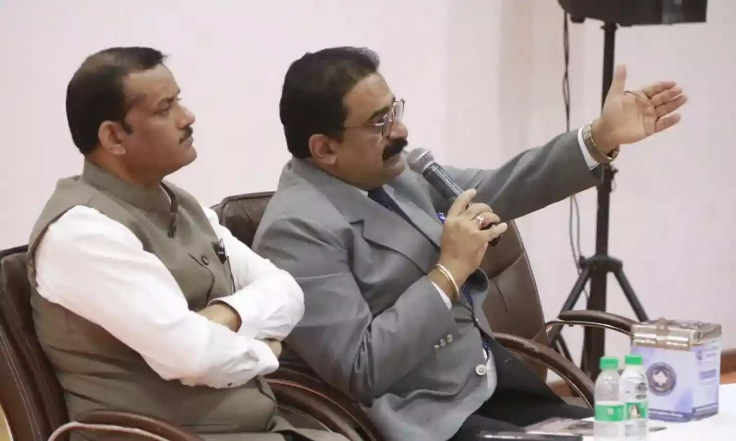 कोर्ट वाली दीदी शिकायत पेटी की शुरुआत: विद्यार्थी अब बिना डर के रख सकेंगे अपनी बात कोर्ट वाली दीदी शिकायत पेटी की शुरुआत: विद्यार्थी अब बिना डर के रख सकेंगे अपनी बात