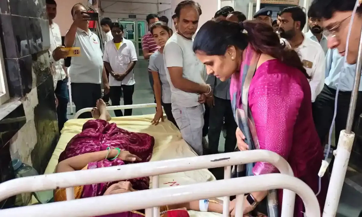 जिला कलक्टर का निम्बाहेड़ा दौरा, उपखंड कार्यालय सहित जिला चिकित्सालय का निरीक्षण