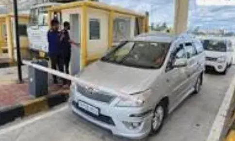 बड़ा बदलाव: देश भर के टोल प्लाजा पर आज से नकद भुगतान बंद, बिना फास्टैग वालों को देना होगा 1.25 गुना शुल्क