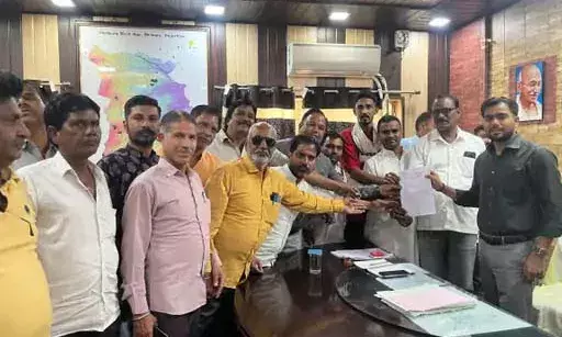 शाहपुरा जिला अस्पताल में डॉक्टरों की कमी को लेकर कांग्रेस का हल्ला बोल, राज्यपाल के नाम सौंपा ज्ञापन शाहपुरा जिला अस्पताल में डॉक्टरों की कमी को लेकर कांग्रेस का हल्ला बोल, राज्यपाल के नाम सौंपा ज्ञापन