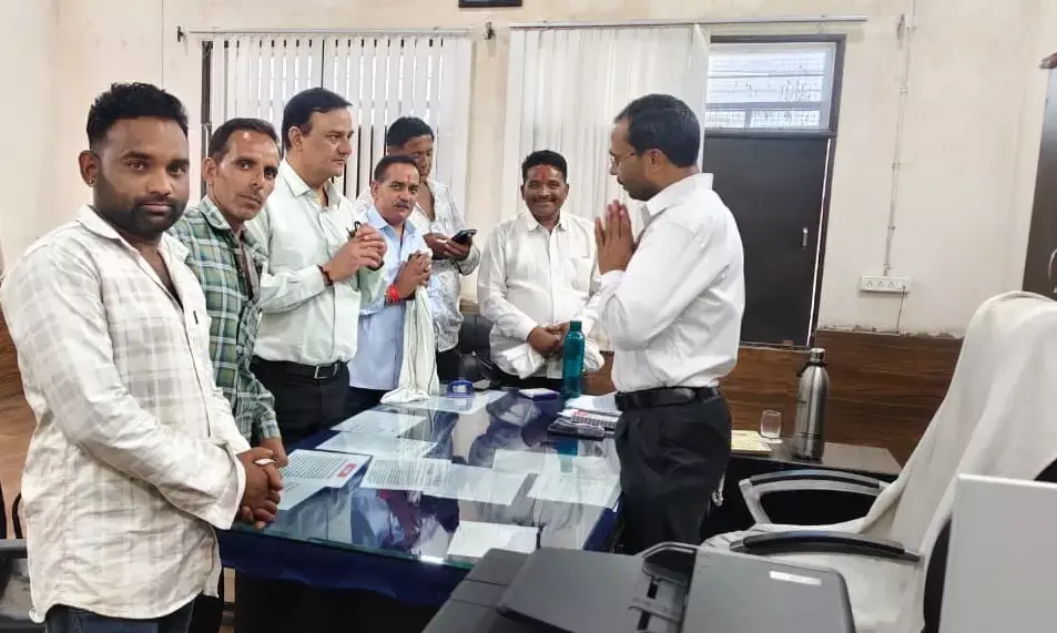 वेतन विसंगति और लेबर कोड की भ्रांतियों को लेकर श्रमिक प्रतिनिधि मंडल ने उप श्रम आयुक्त से की मुलाकात