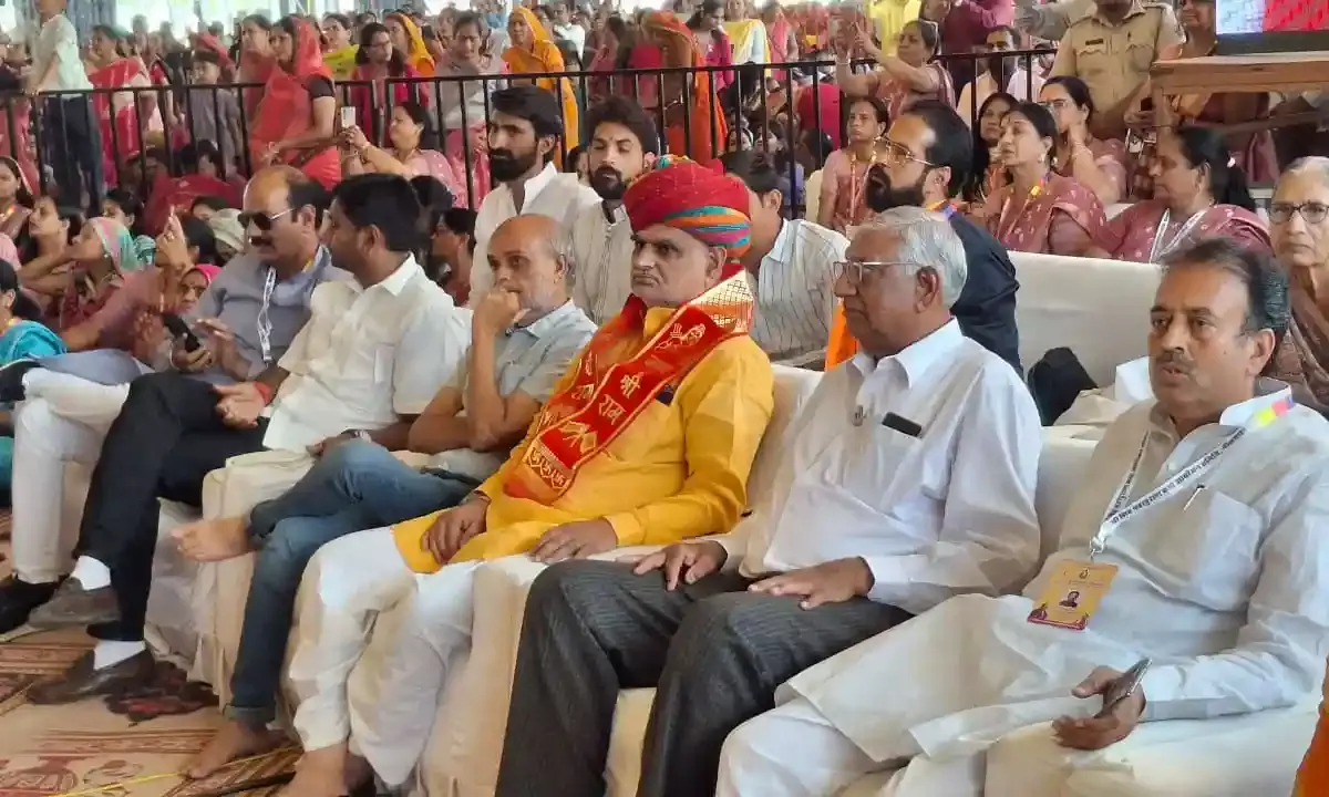 स्वायत्त शासन विभाग मंत्री ने शिव महापुराण कथा का किया श्रवण स्वायत्त शासन विभाग मंत्री ने शिव महापुराण कथा का किया श्रवण