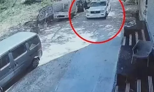 फिल्मी अंदाज़ में भागे रिश्वतखोर कॉन्स्टेबल को पकड़ने के लिए जान की बाजी लगाने वाला ACB जवान गंभीर रूप से घायल; झुंझुनू रेफर