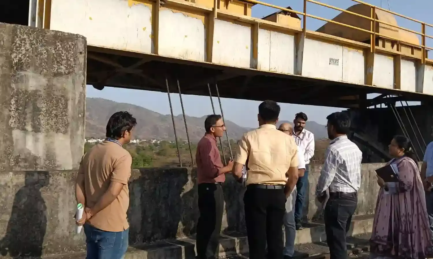 जिला कलक्टर ने किया मानसी वाकल और देवास परियोजना का निरीक्षण