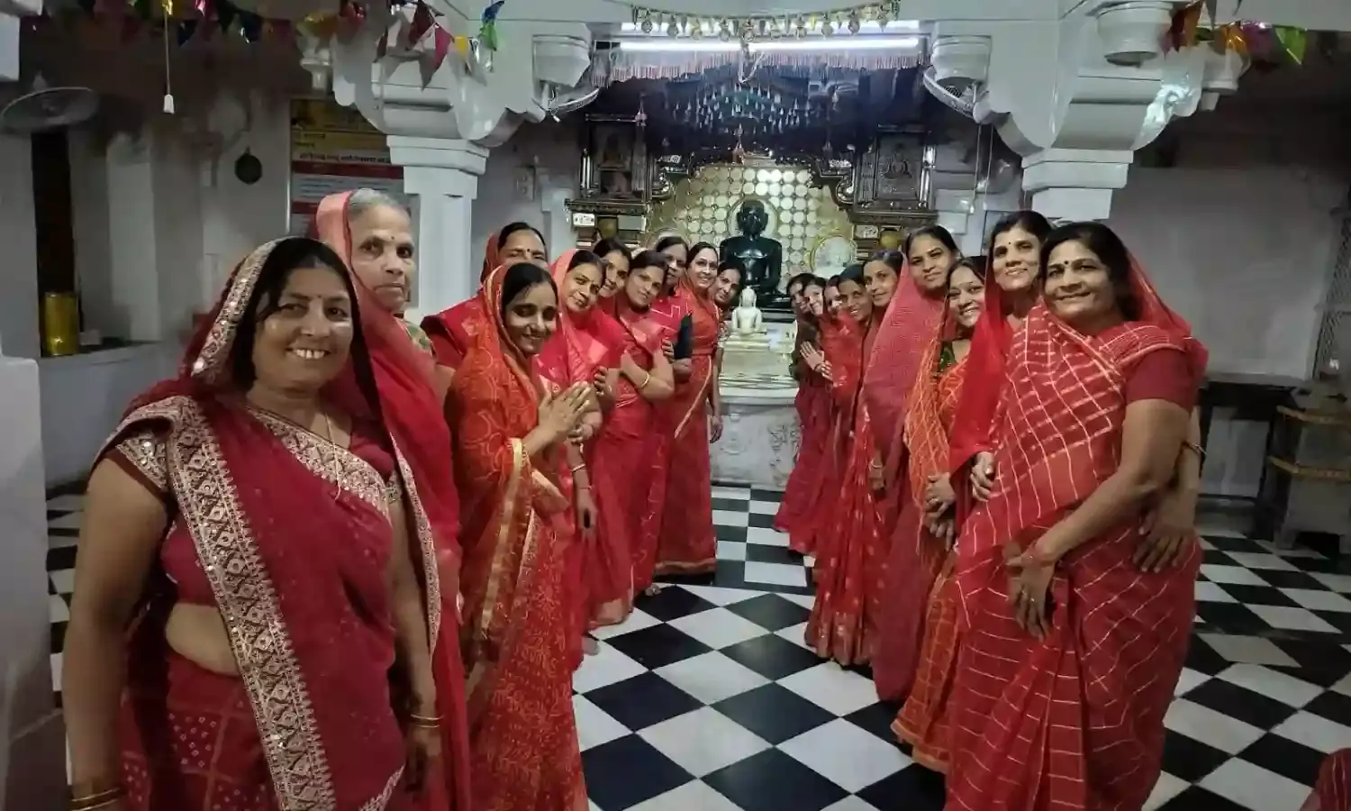 विश्व नवकार महामंत्र दिवस,महुआ जैन मंदिर पर सामूहिक जाप का आयोजन विश्व नवकार महामंत्र दिवस,महुआ जैन मंदिर पर सामूहिक जाप का आयोजन